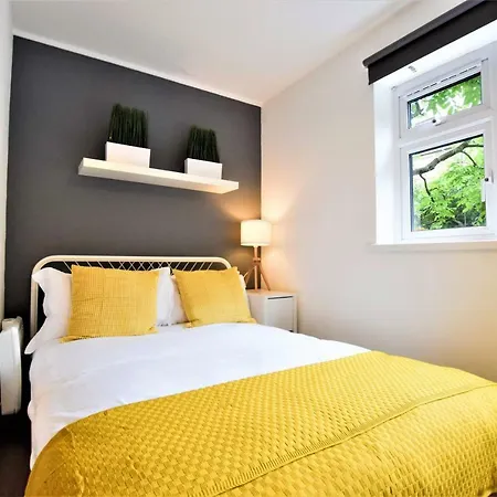 Pembroke House Apartment